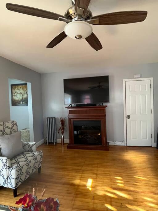Three Bed One Bath Apt 25 Mins To Nyc Belleville Exterior foto